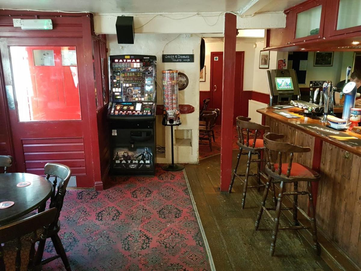 The Railway Inn Долиш Екстериор снимка