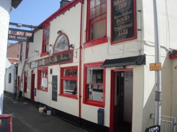 The Railway Inn Долиш Екстериор снимка
