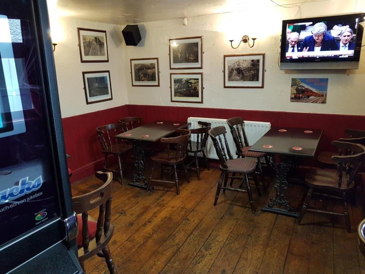 The Railway Inn Долиш Екстериор снимка